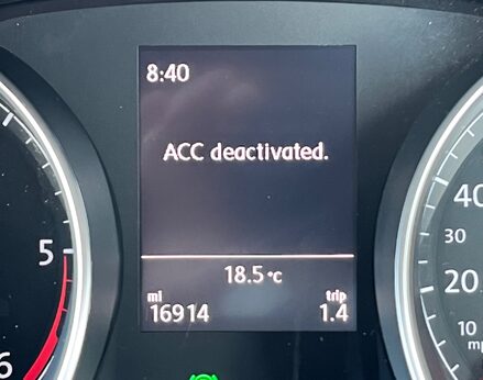 Volkswagen Touran SE TDI 23