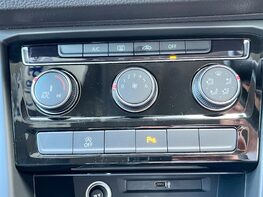 Volkswagen Touran SE TDI 39