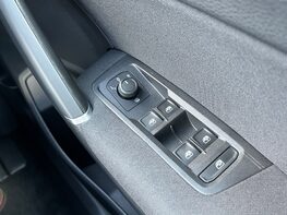 Volkswagen Touran SE TDI 51