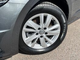 Volkswagen Touran SE TDI 3