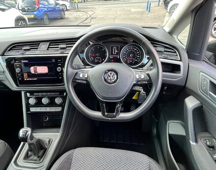 Volkswagen Touran SE TDI 19