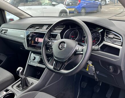 Volkswagen Touran SE TDI 18