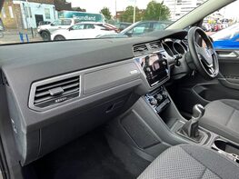 Volkswagen Touran SE TDI 17