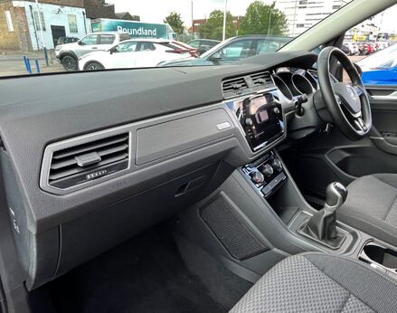 Volkswagen Touran SE TDI 17