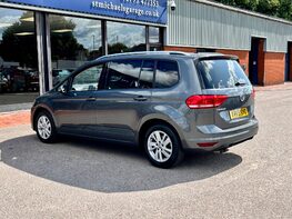 Volkswagen Touran SE TDI 9