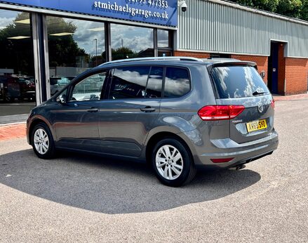 Volkswagen Touran SE TDI 9