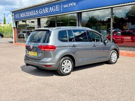 Volkswagen Touran SE TDI 8
