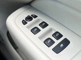 Volvo XC60 RECHARGE T6 INSCRIPTION AWD 49