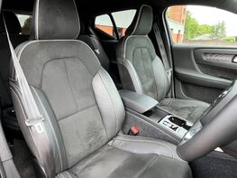 Volvo XC40 RECHARGE T5 R-DESIGN PRO 55