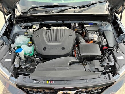 Volvo XC40 RECHARGE T5 R-DESIGN PRO