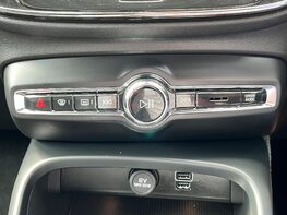 Volvo XC40 RECHARGE T5 R-DESIGN PRO 42