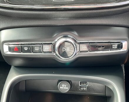 Volvo XC40 RECHARGE T5 R-DESIGN PRO 42