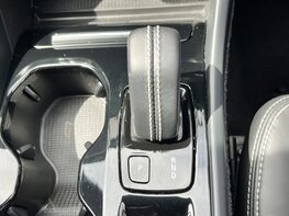 Volvo XC40 RECHARGE T5 R-DESIGN PRO 45