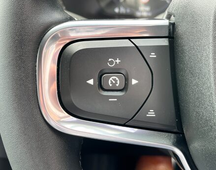 Volvo XC40 RECHARGE T5 R-DESIGN PRO 48