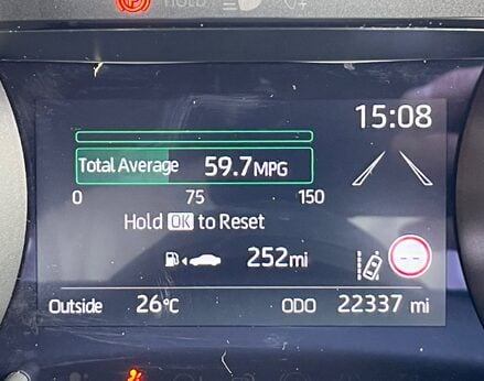 Toyota Yaris DESIGN FHEV 24