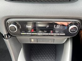 Toyota Yaris DESIGN FHEV 42