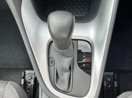 Toyota Yaris DESIGN FHEV 44
