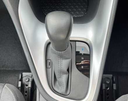 Toyota Yaris DESIGN FHEV 44