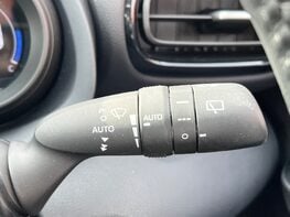 Toyota Yaris DESIGN FHEV 48