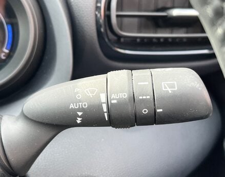 Toyota Yaris DESIGN FHEV 48