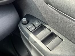 Toyota Yaris DESIGN FHEV 50