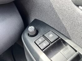 Toyota Yaris DESIGN FHEV 49