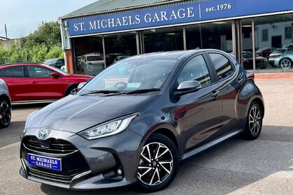 Toyota Yaris DESIGN FHEV