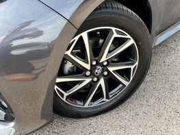 Toyota Yaris DESIGN FHEV 3