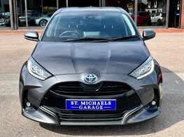 Toyota Yaris DESIGN FHEV 5