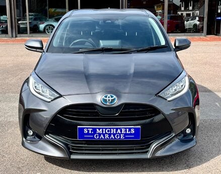Toyota Yaris DESIGN FHEV 5