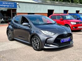 Toyota Yaris DESIGN FHEV 4
