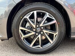 Toyota Yaris DESIGN FHEV 13