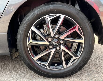 Toyota Yaris DESIGN FHEV 14