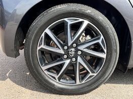 Toyota Yaris DESIGN FHEV 15