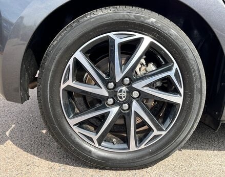 Toyota Yaris DESIGN FHEV 15