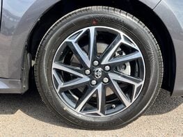 Toyota Yaris DESIGN FHEV 16