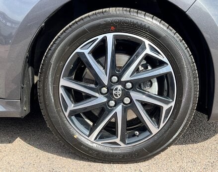 Toyota Yaris DESIGN FHEV 16