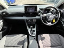 Toyota Yaris DESIGN FHEV 2