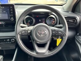 Toyota Yaris DESIGN FHEV 20