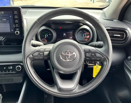 Toyota Yaris DESIGN FHEV 20