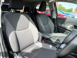 Toyota Yaris DESIGN FHEV 51