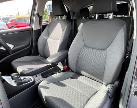 Toyota Yaris DESIGN FHEV 52