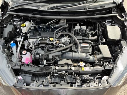 Toyota Yaris DESIGN FHEV 