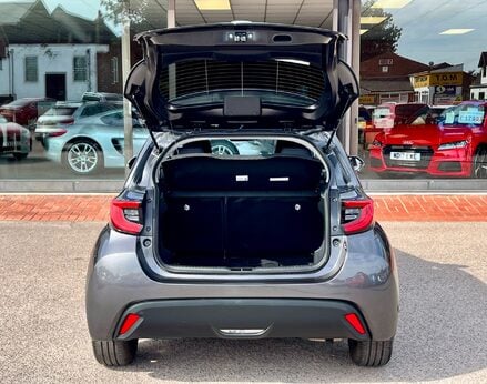 Toyota Yaris DESIGN FHEV 54