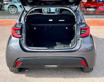 Toyota Yaris DESIGN FHEV 55
