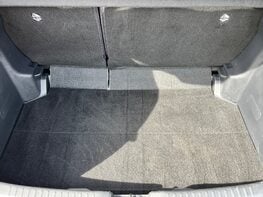 Toyota Yaris DESIGN FHEV 57
