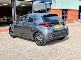 Toyota Yaris DESIGN FHEV 9