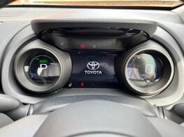 Toyota Yaris DESIGN FHEV 21
