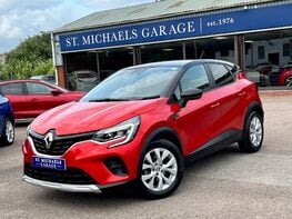 Renault Captur ICONIC TCE 1