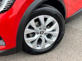 Renault Captur ICONIC TCE 3